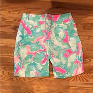 Lilly Pulitzer Shorts - Lilly Pulitzer like new Bermuda shorts size 6 Lilly Pulitzer Shorts - Lilly Pulitzer like new Bermuda shorts size 6